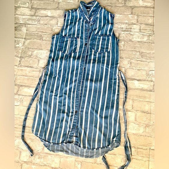 Striped Jean Collared Button Down Sleeveless Dress - Picture 4 of 8